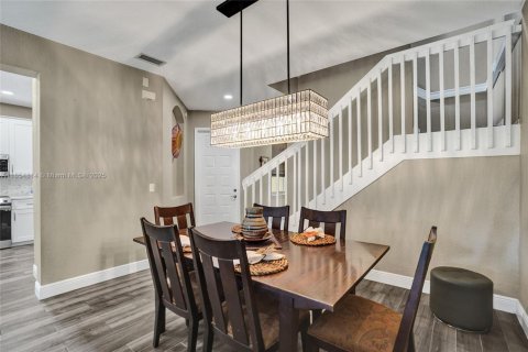 Touwnhouse à vendre à Coral Springs, Floride: 3 chambres, 188.5 m2 № 1896689 - photo 2