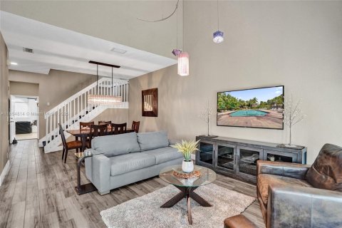 Touwnhouse à vendre à Coral Springs, Floride: 3 chambres, 188.5 m2 № 1896689 - photo 5