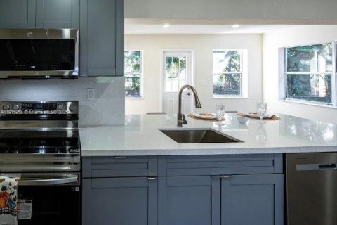 Casa en venta en Lauderhill, Florida, 4 dormitorios, 120.96 m2 № 1970774 - foto 4