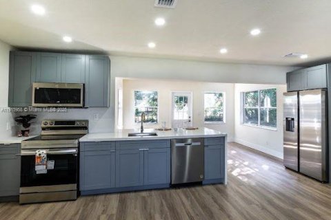 Casa en venta en Lauderhill, Florida, 4 dormitorios, 120.96 m2 № 1970774 - foto 3