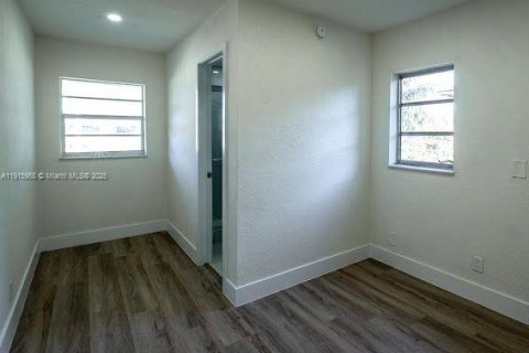 Casa en venta en Lauderhill, Florida, 4 dormitorios, 120.96 m2 № 1970774 - foto 6