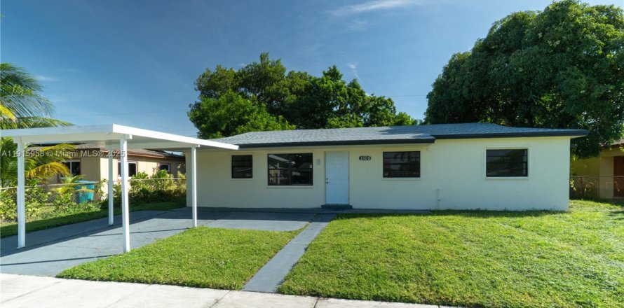 Casa en Lauderhill, Florida 4 dormitorios, 120.96 m2 № 1970774