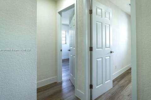 Casa en venta en Lauderhill, Florida, 4 dormitorios, 120.96 m2 № 1970774 - foto 12