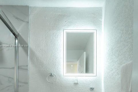 Casa en venta en Lauderhill, Florida, 4 dormitorios, 120.96 m2 № 1970774 - foto 10