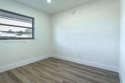 Casa en venta en Lauderhill, Florida, 4 dormitorios, 120.96 m2 № 1970774 - foto 13