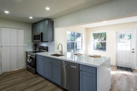 Casa en venta en Lauderhill, Florida, 4 dormitorios, 120.96 m2 № 1970774 - foto 5