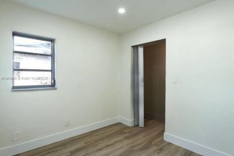 Casa en venta en Lauderhill, Florida, 4 dormitorios, 120.96 m2 № 1970774 - foto 7