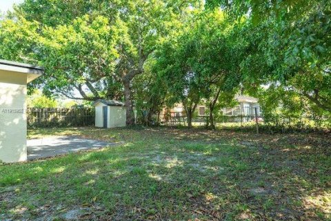 Casa en venta en Lauderhill, Florida, 4 dormitorios, 120.96 m2 № 1970774 - foto 25