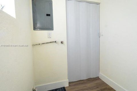 Casa en venta en Lauderhill, Florida, 4 dormitorios, 120.96 m2 № 1970774 - foto 20