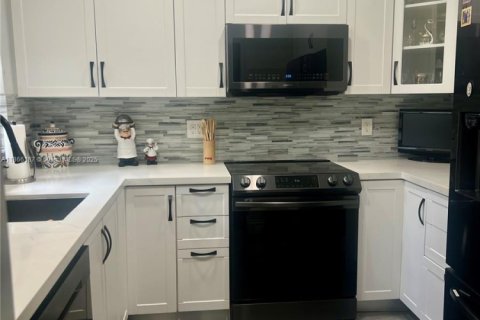 Купить кондоминиум в Коконат Крик, Флорида 2 спальни, 90.86м2, № 1979795 - фото 2