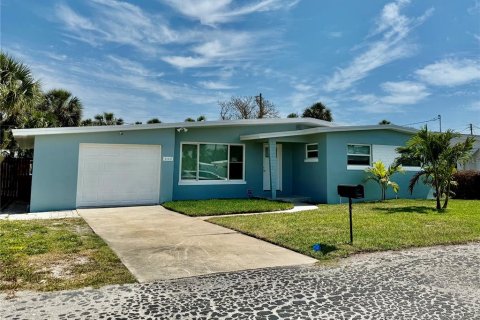 Casa en venta en Saint Pete Beach, Florida, 3 dormitorios, 117.61 m2 № 1754646 - foto 1