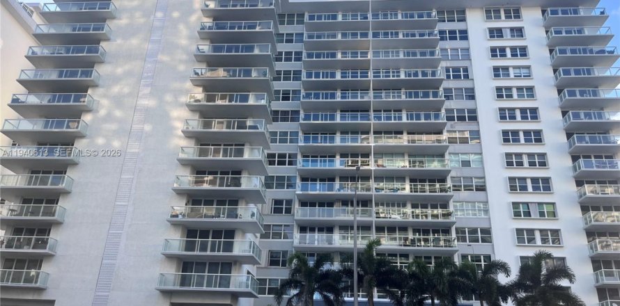 Condo in Miami Beach, Florida, 2 bedrooms  № 2000417