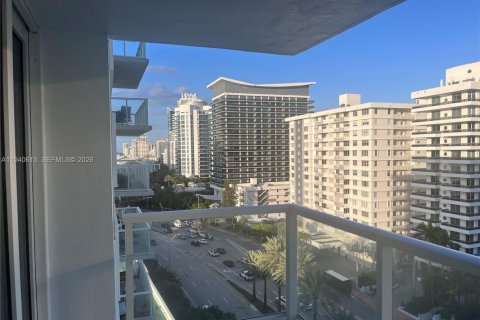 Condo in Miami Beach, Florida, 2 bedrooms  № 2000417 - photo 9