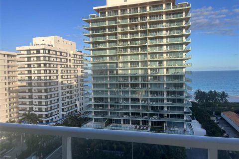 Condo in Miami Beach, Florida, 2 bedrooms  № 2000417 - photo 10
