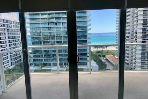 Condo in Miami Beach, Florida, 2 bedrooms  № 2000417 - photo 7