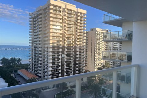 Condo in Miami Beach, Florida, 2 bedrooms  № 2000417 - photo 8