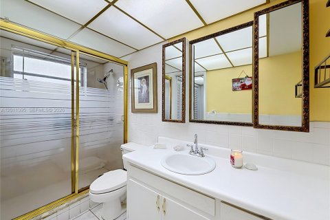 Condo in Hallandale Beach, Florida, 2 bedrooms № 2075184 - photo 29