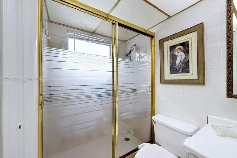 Condo in Hallandale Beach, Florida, 2 bedrooms № 2075184 - photo 28