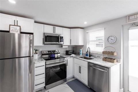 Villa ou maison à louer à Sarasota, Floride: 2 chambres, 77.67 m2 № 2125755 - photo 7