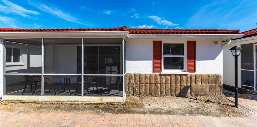 Villa ou maison à Sarasota, Floride 2 chambres, 77.67 m2 № 2125755
