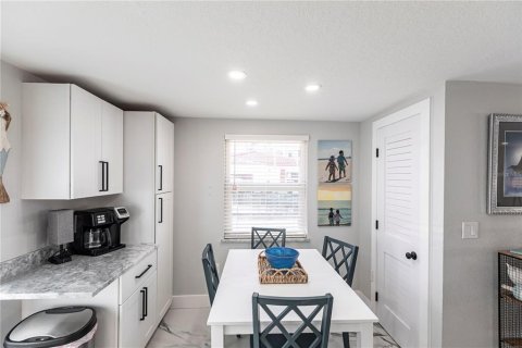 Villa ou maison à louer à Sarasota, Floride: 2 chambres, 77.67 m2 № 2125755 - photo 5