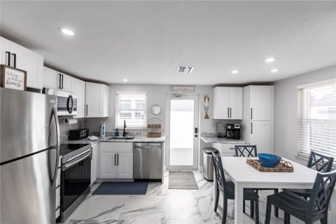 Villa ou maison à louer à Sarasota, Floride: 2 chambres, 77.67 m2 № 2125755 - photo 6