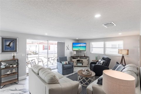 Villa ou maison à louer à Sarasota, Floride: 2 chambres, 77.67 m2 № 2125755 - photo 2