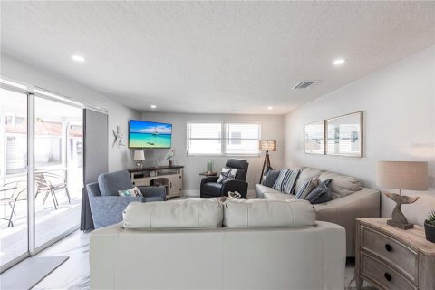Villa ou maison à louer à Sarasota, Floride: 2 chambres, 77.67 m2 № 2125755 - photo 4