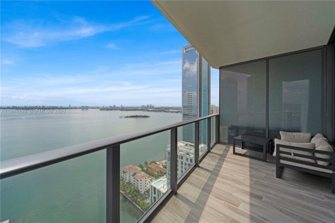 Condominio en alquiler en Miami, Florida, 2 dormitorios, 121.79 m2 № 2060787 - foto 8