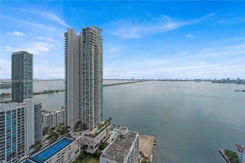 Condominio en alquiler en Miami, Florida, 2 dormitorios, 121.79 m2 № 2060787 - foto 10