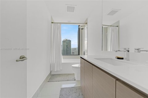 Condominio en alquiler en Miami, Florida, 2 dormitorios, 121.79 m2 № 2060787 - foto 19