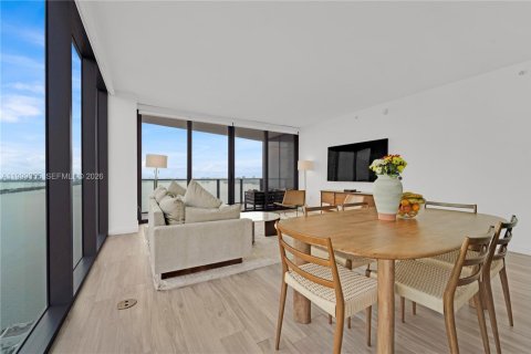 Condominio en alquiler en Miami, Florida, 2 dormitorios, 121.79 m2 № 2060787 - foto 12