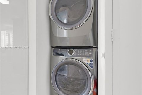 Condominio en alquiler en Miami, Florida, 2 dormitorios, 121.79 m2 № 2060787 - foto 21