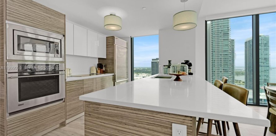 Condominio en Miami, Florida, 2 dormitorios  № 2060787
