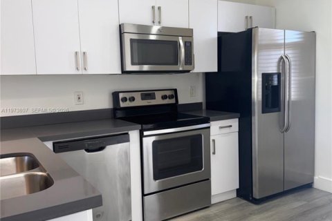 Townhouse in Tamarac, Florida 3 bedrooms, 120.22 sq.m. № 2038593 - photo 3