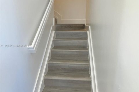 Townhouse in Tamarac, Florida 3 bedrooms, 120.22 sq.m. № 2038593 - photo 7