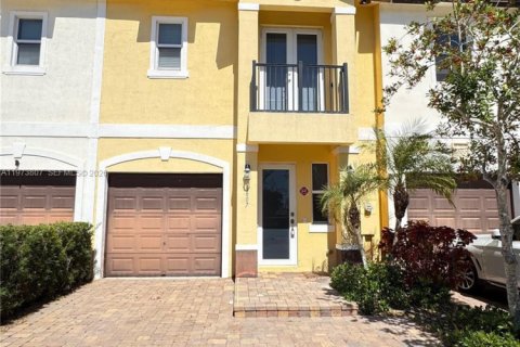Townhouse in Tamarac, Florida 3 bedrooms, 120.22 sq.m. № 2038593