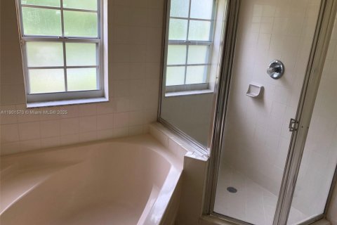 House in Miami, Florida 4 bedrooms, 160.26 sq.m. № 1953506 - photo 8