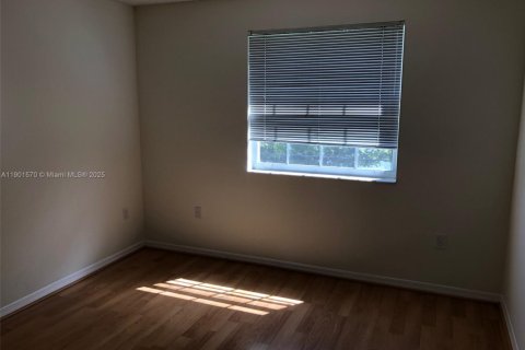 House in Miami, Florida 4 bedrooms, 160.26 sq.m. № 1953506 - photo 18