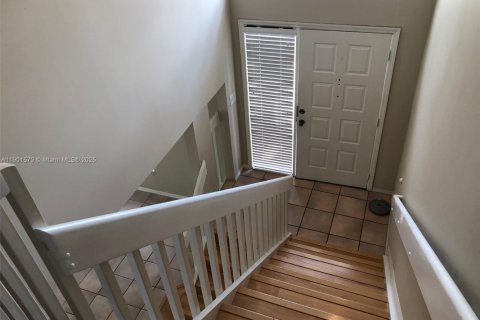 House in Miami, Florida 4 bedrooms, 160.26 sq.m. № 1953506 - photo 7