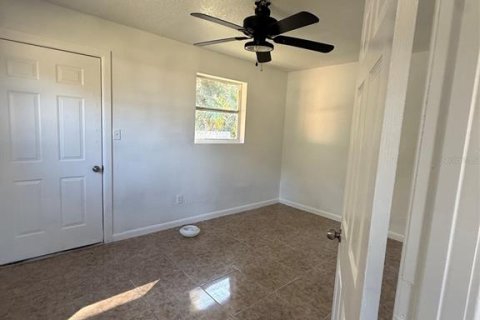 Duplex in De Leon Springs, Florida 5 bedrooms, 176.14 sq.m. № 2266712 - photo 22
