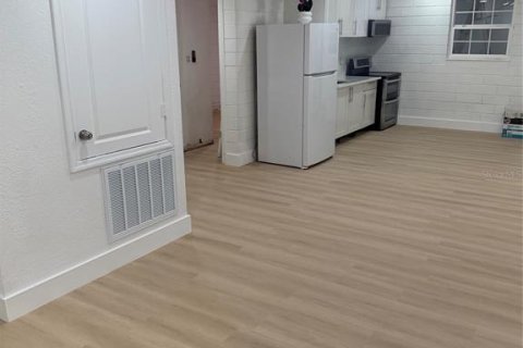 Duplex in De Leon Springs, Florida 5 bedrooms, 176.14 sq.m. № 2266712 - photo 6
