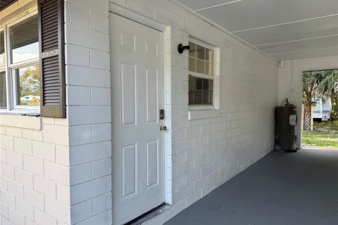 Duplex in De Leon Springs, Florida 5 bedrooms, 176.14 sq.m. № 2266712 - photo 3