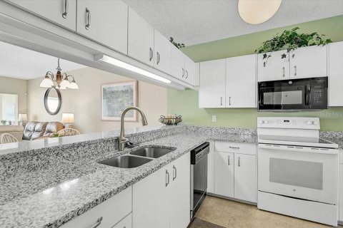 Condo in Bradenton, Florida, 2 bedrooms  № 2195595 - photo 5