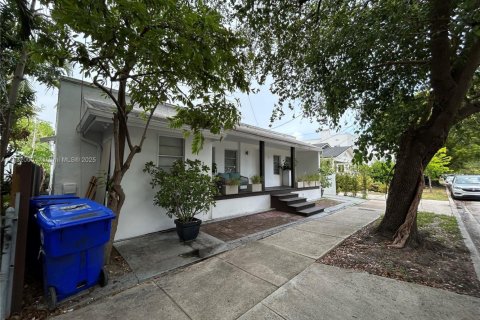 Immobilier commercial à vendre à Miami, Floride: 269.97 m2 № 1809828 - photo 4