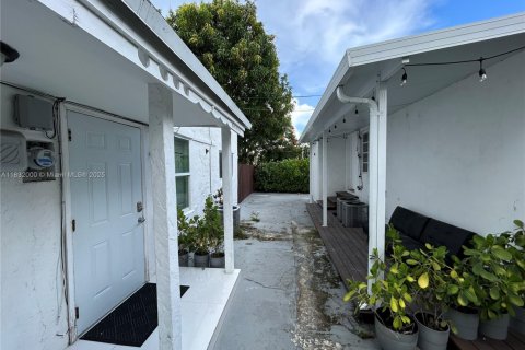 Immobilier commercial à vendre à Miami, Floride: 269.97 m2 № 1809828 - photo 7