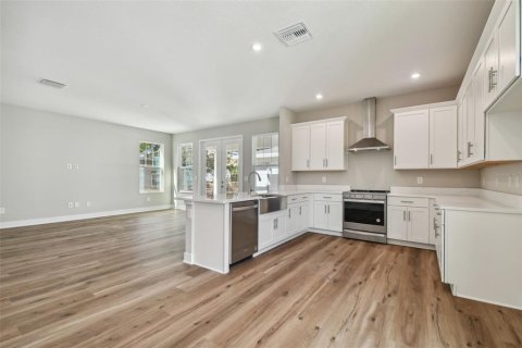 House in Tampa, Florida 5 bedrooms, 216.18 sq.m. № 1735525 - photo 5