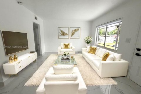 Villa ou maison à louer à Hialeah, Floride: 3 chambres, 96.62 m2 № 2392959 - photo 4