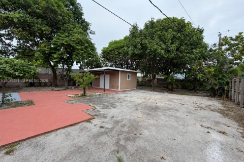 Villa ou maison à louer à Hialeah, Floride: 3 chambres, 96.62 m2 № 2392959 - photo 14