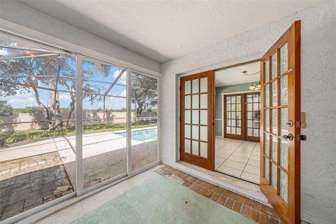 House in Brandon, Florida 5 bedrooms, 325.25 sq.m. № 1843567 - photo 13
